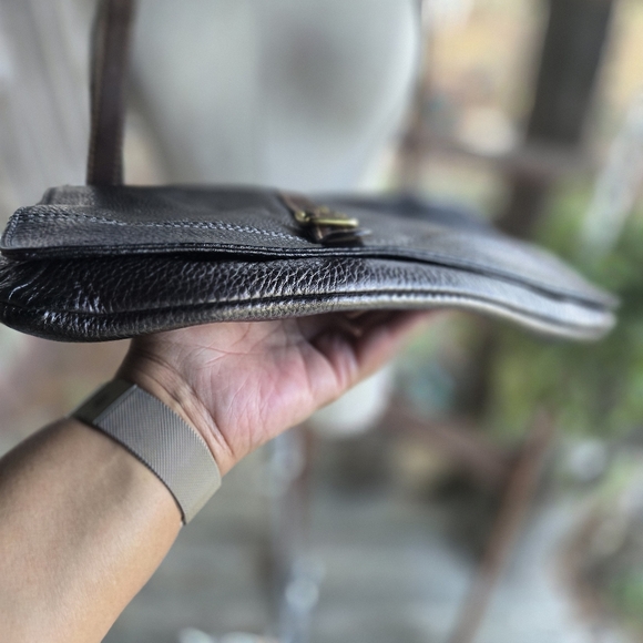 Fossil Metallic Silver Leather Messenger Bag - Picture 12 of 17